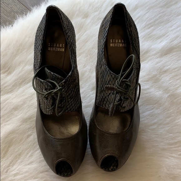 Stuart Weizman | textured peep toe mermaid heel - Picture 10 of 16